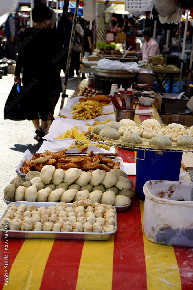전통시장 재래시장 5일장에는 싱싱한 음식들이 판매합니다.