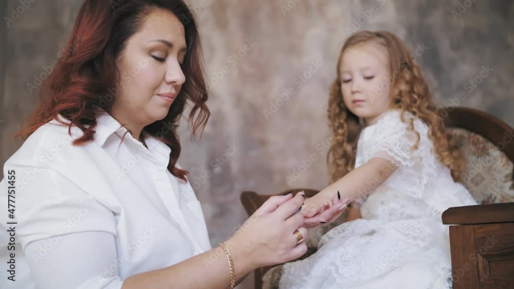 paint kids nails. varnish kids nails. Mom and daughter. cute little girl. mom and little daughter spend time together, have fun. mom paints her little daughter's nails, dresses up the little princess. paint kids nails. varnish kids nails. Mom and daughter. cute little girl. mom and little daughter spend time together, have fun. mom paints her little daughter's nails, dresses up the little princess.