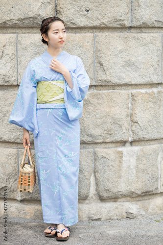 Canvas Print Woman in Japanese traditional fashion
