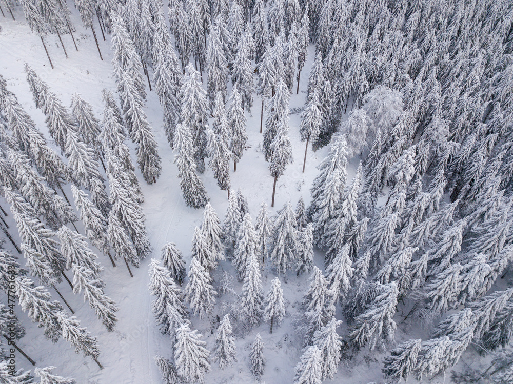 Luftaufnahme mit Drohe des Taunus im Winter bei Schnee, Hessen Deutschland Luftaufnahme mit Drohe des Taunus im Winter bei Schnee, Hessen Deutschland
