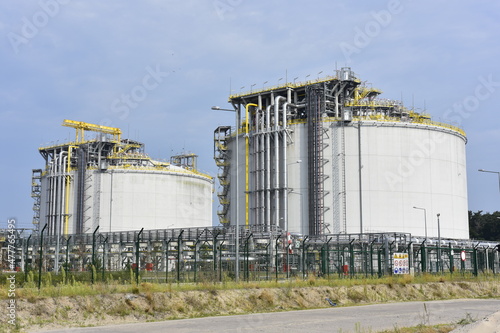 Obraz na płótnie Gazoport, polski terminal przeładunkowy i regazyfikacyjny skroplonego LNG im. Prezydenta Lecha Kaczyńskiego w Świnoujściu w salonie