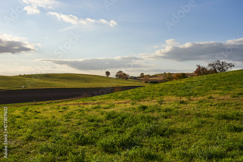 Landschaft am Haßbertrauf beim Fachwerkdorf Nassach im Naturpark Haßberge, Gemeinde Aidhausen, Landkreis Haßberge, Unterfranken, Franken, Deutschland