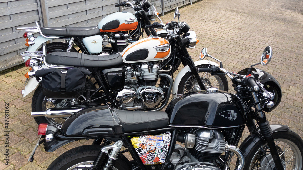 triumph bonneville t100 and royal enfield GT interceptor neo retro