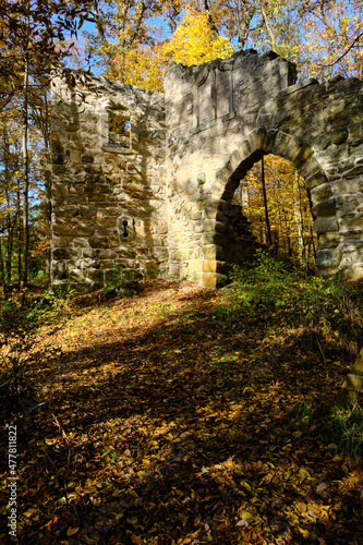 Die Ruine Altenburg im Landschaftpark Bettenburg bei Hofheim i. Ufr  Naturpark Ha  berge  Naturpark Ha  berge  Unterfranken  Bayern  Deutschland