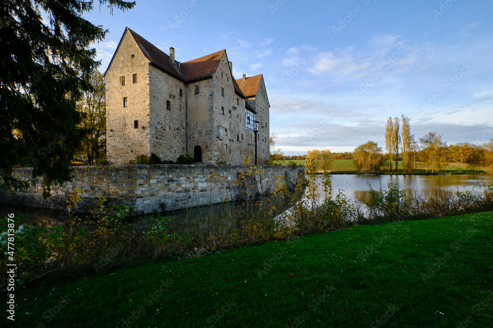 Wasserschloss Brennhausen in der Nähe des Reutsees bei Sulzdorf an der Lederhecke, Landkreis Rhön-Grabfeld, Unterfranken, Bayern, Deutschland