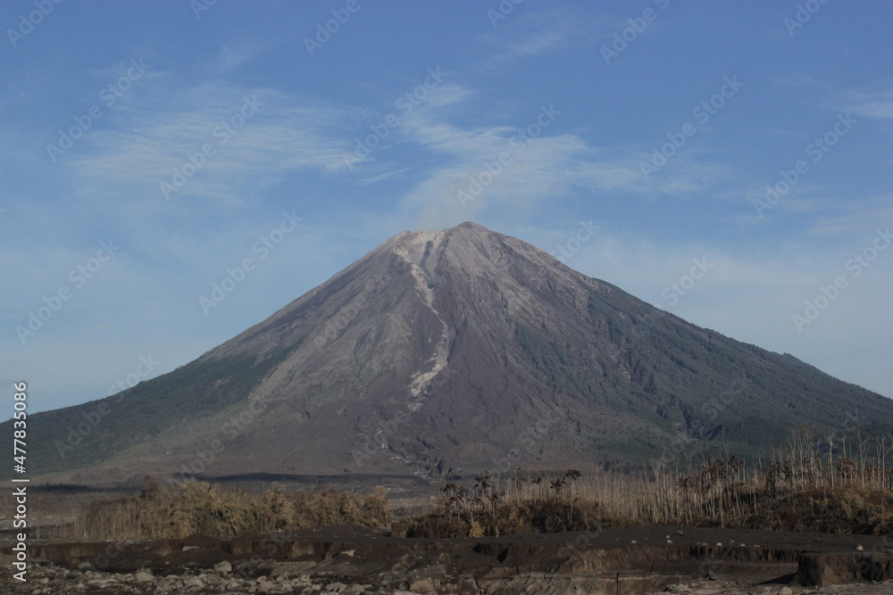 Mount Semeru erupts Volcanic ash clouds in East Java, Indonesia Mount Semeru erupts Volcanic ash clouds in East Java, Indonesia