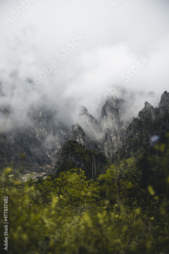 Berge mit Wolken Wetter in den Alpen 
