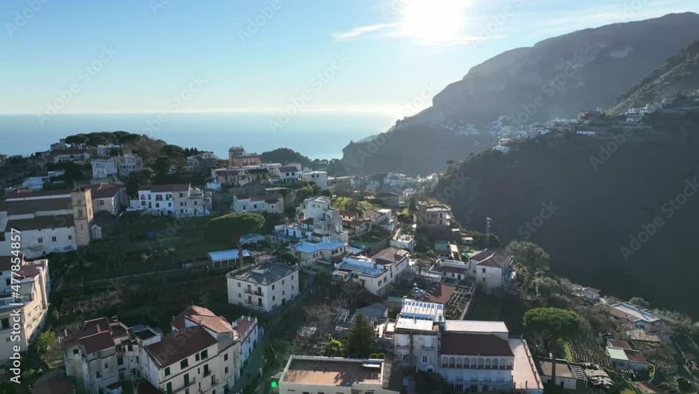 Ravello, meta turistica della Costiera Amalfitana, Italia.
Vista aerea della famosa località turistica della Costiera amalfitana. Ravello, meta turistica della Costiera Amalfitana, Italia.
Vista aerea della famosa località turistica della Costiera amalfitana.