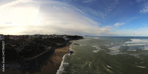 Panoramique de Guéthary au Pays basque, entre océan et montagne