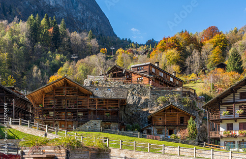 Tableau sur toile The beautiful village of Alagna Valsesia, during fall season, in Valsesia (Sesia Valley)