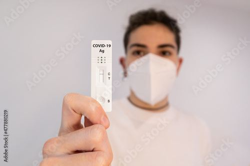 Men with FFP2 mask gets negative on COVID-19 test photo