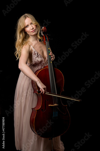 The viloncellist with her cello