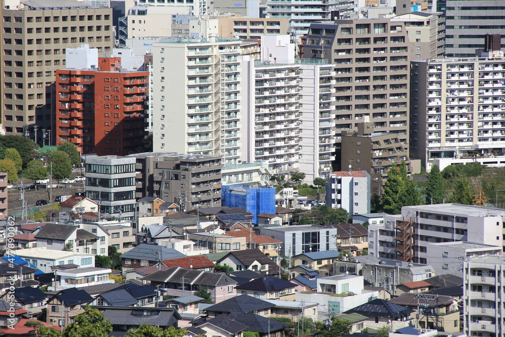 Fototapeta premium 手前は住宅地、奥はマンション等が密集する「市街地」