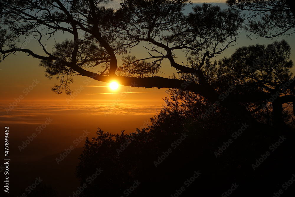 Sonnenuntergang auf dem Klosterberg Santuari De Sant Salvador, Mallorca Sonnenuntergang auf dem Klosterberg Santuari De Sant Salvador, Mallorca