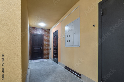 long empty corridor in interior of entrance hall of modern apartments  office or clinic