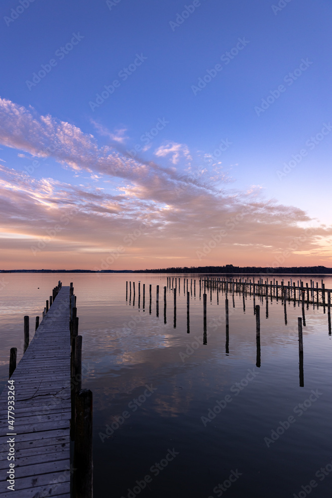 Obraz premium Chiemsee - Der Chiemsee bei Bernau im Abendlicht