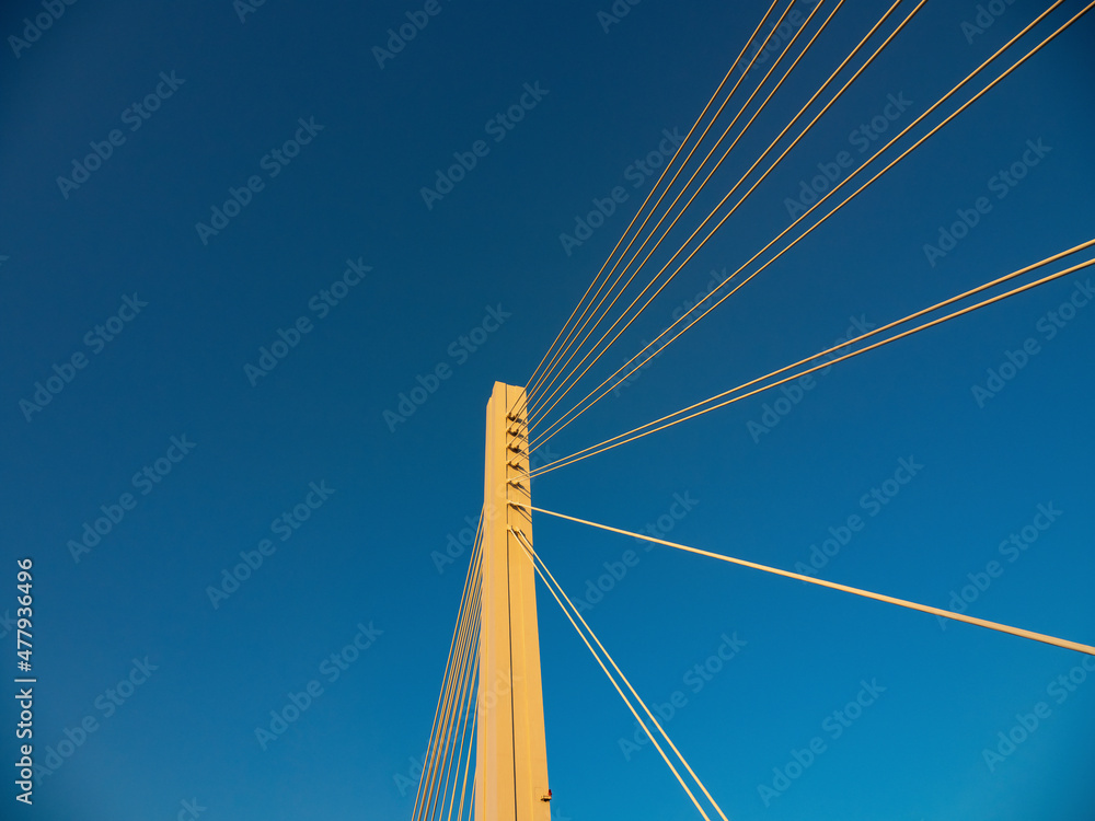 Fototapeta premium 夕陽に照られた吊橋の柱とワイヤー。府中四谷橋。