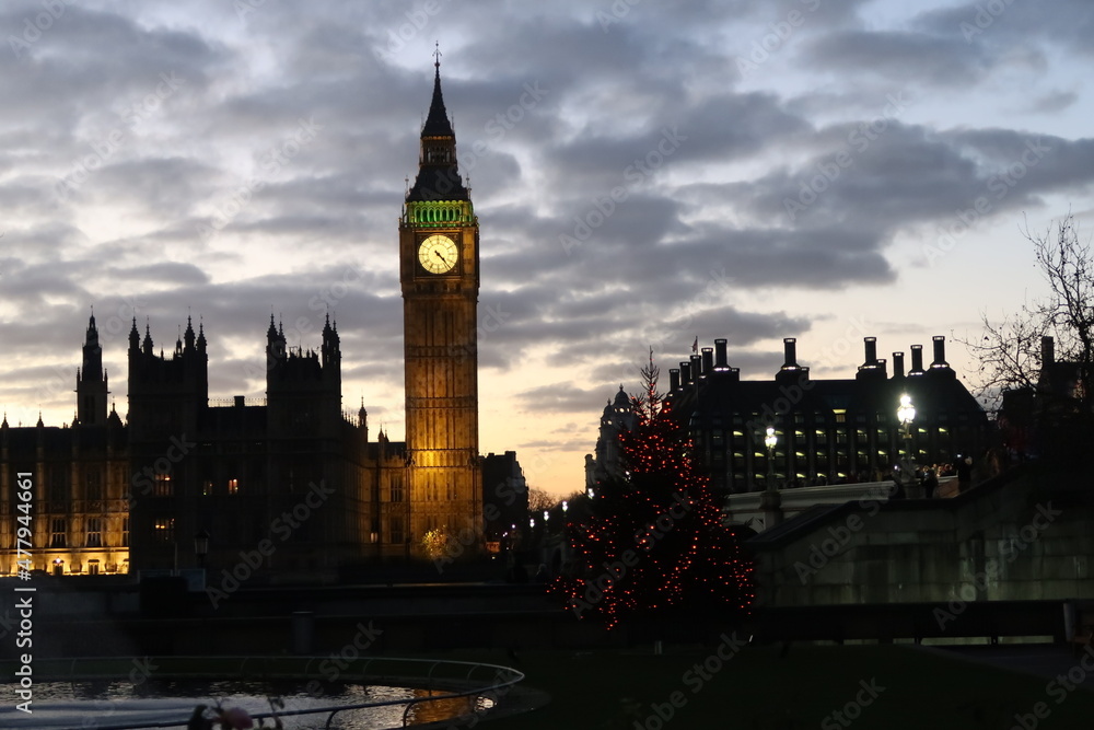 Naklejka premium The Westminster Palace and Big Ben clock tower, major tourist attraction and Parliament in London just after sunset.