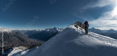 Panoramica in cresta con vista sulla Valle d'Aosta