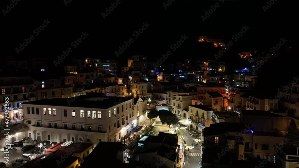 Cetara di notte, borgo marinaro della Costiera Amalfitana, famoso per la pesca delle alici.
Vista aerea della famosa località turistica della Costiera amalfitana.
Cetara di notte, borgo marinaro della Costiera Amalfitana, famoso per la pesca delle alici.
Vista aerea della famosa località turistica della Costiera amalfitana.