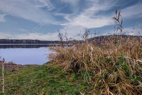 Winterlicher Spaziergang um einen See in Franken