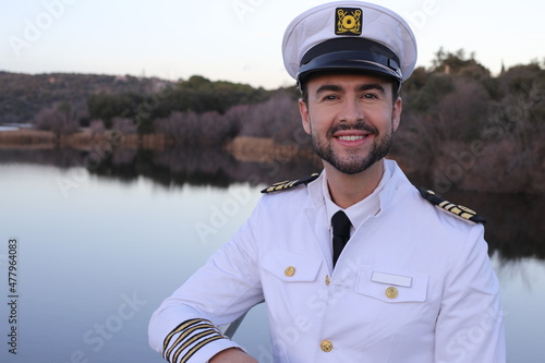 Foto Ship captain with elegant uniform