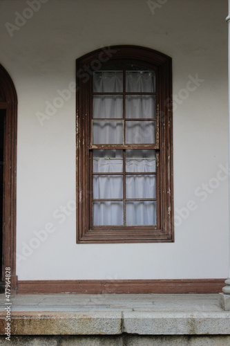 古い洋館の窓枠