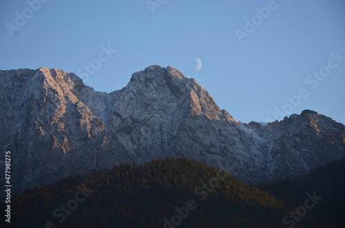 Giewont mit Mond von Koscielisko aus