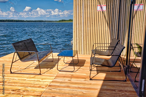 Fototapeta Naklejka Na Ścianę i Meble -  dom na wodzie