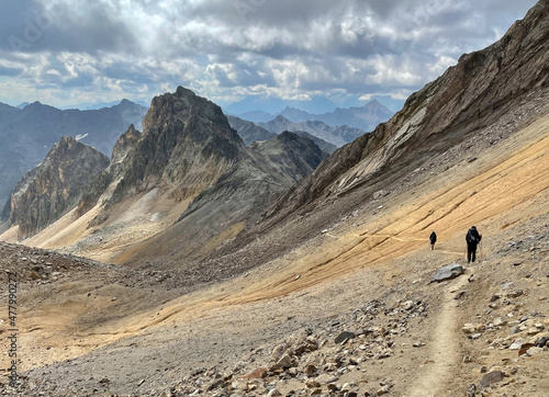 Panoramablick vom Mont Thabor auf den Wanderweg 