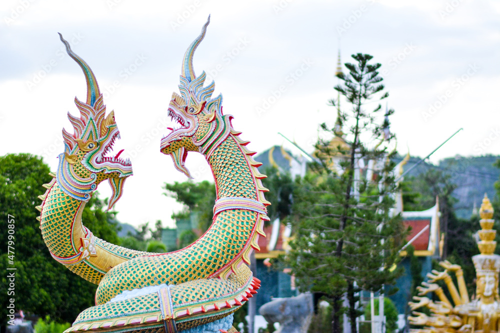 Fototapeta premium chinese dragon statue