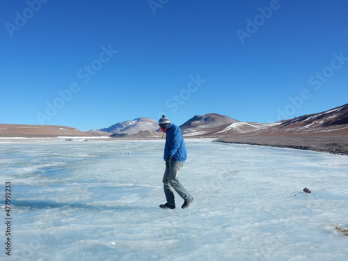 The Atacama Desert is so cold that the lagoon freezes and we can walk on it
