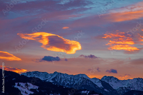 Allgäu - Alpen - Sonnenaufgang - Morgenrot - Bergkette - Winter