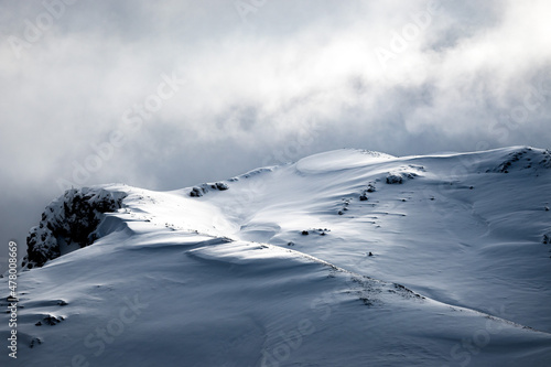 panorama sulle colline e i monti innevati di campo staffi, tra lazio e abruzzo, avvolti da una fitta nebbia photo