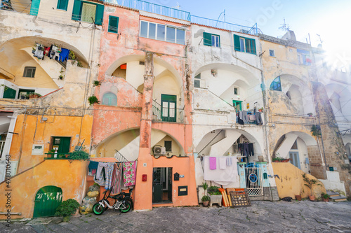 Bunte Häuser von Casale Vascello auf der Insel Procida im Golf von Neapel photo