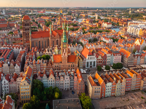 Obraz na płótnie A warm summer day above the Old Town in Gdańsk. Aerial photo of the monuments of this old town. w salonie