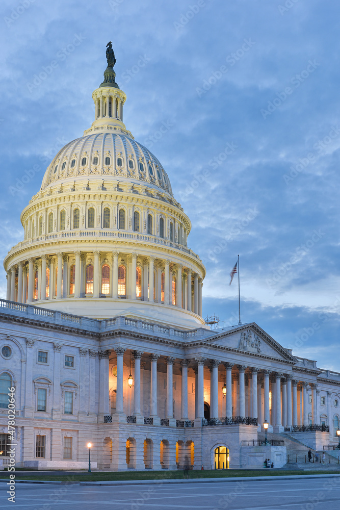 Obraz premium US Capitol Building at night - Washington DC, United States