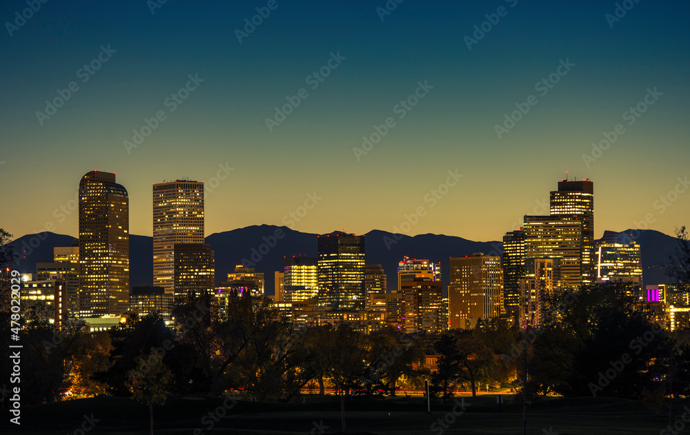Obraz premium Illuminated Denver Downtown Towers and Front Range Mountains in a Background