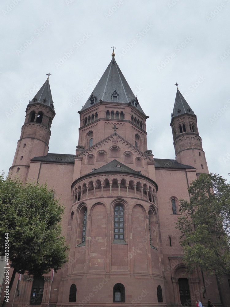 Mainzer Dom mit Türmen