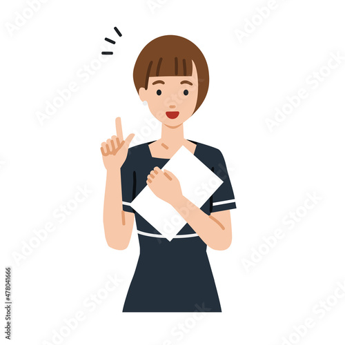 立って書類を手に持って何かひらめいたエステ店員の女性