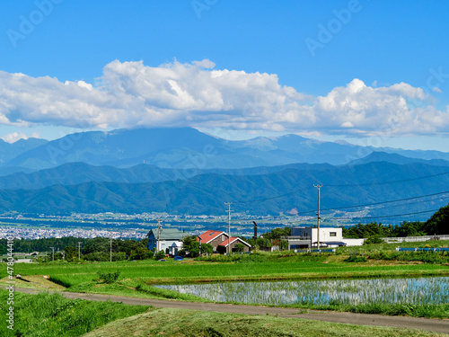 7月半ば（夏） 権兵衛トンネル入り口の数キロ手前から南アルプス方面を望む 長野県伊那市