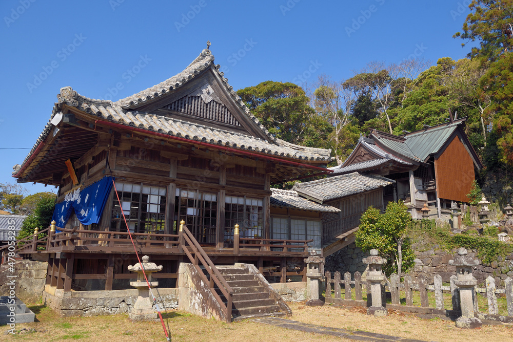 亀岡神社「拝殿と本殿」