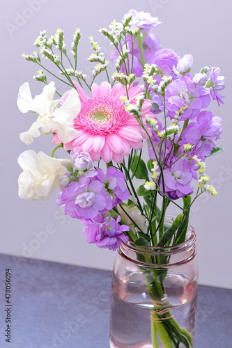 Wallpaper Mural 花束｜ガーベラ・スイトピー Torontodigital.ca