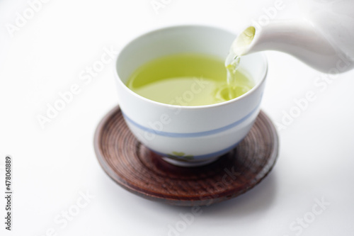 緑茶を注ぐイメージ01