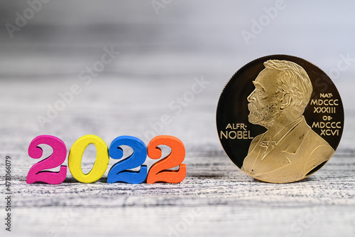 Alfred Nobel prix medaille lauréat sciences scientifique medecine litterature paix 2022 photo