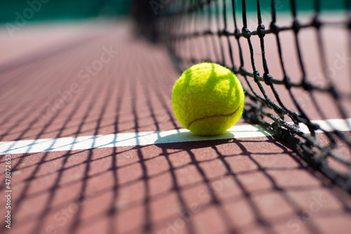 Tennis ball lying on the court. Healthy lifestyle concept © Dmytro_Mykhailov