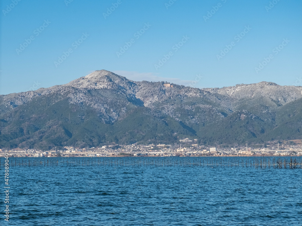 滋賀県草津市　琵琶湖の対岸に冬景色の比叡山