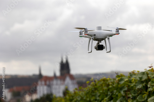 Drohne mit Albrechtsburg Meißen im Hintergrund photo