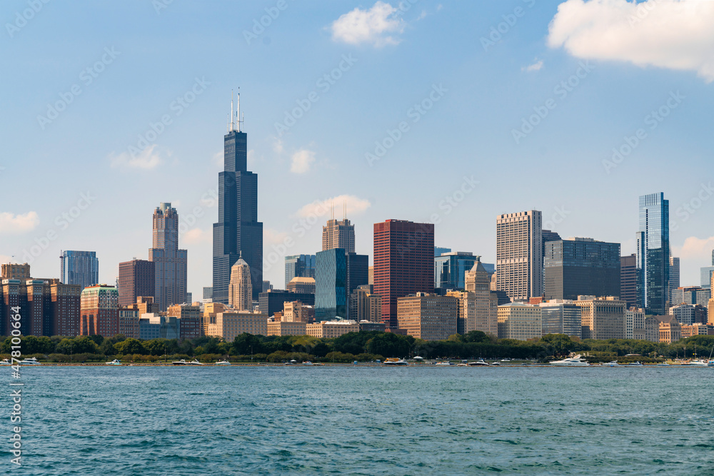Fototapeta premium A picturesque view of Downtown skyscrapers of Chicago skyline panorama over Lake Michigan at daytime, Chicago, Illinois, USA