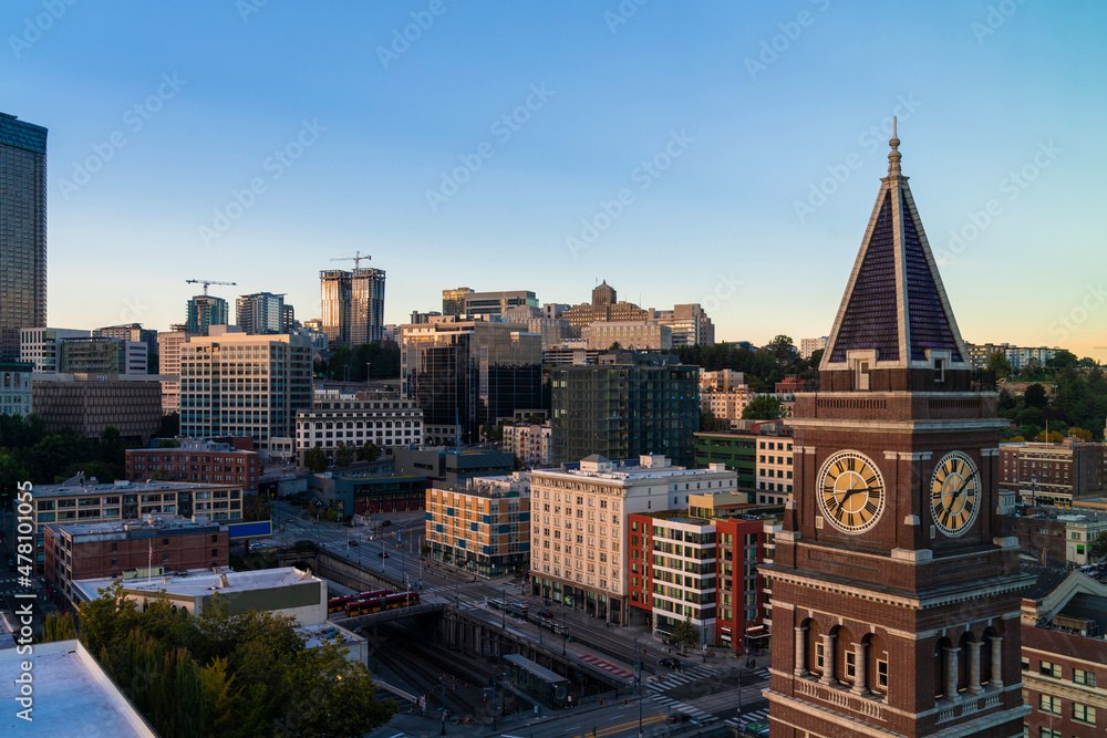 Obraz premium Seattle aerial skyline panorama of downtown at sunset, Washington USA.